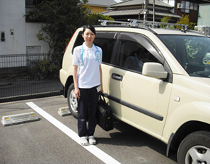 訪問リハビリテーションへ向かうセラピスト